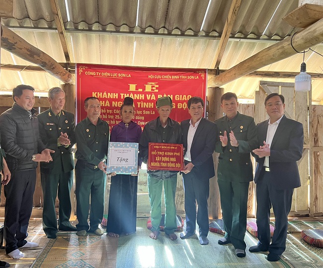 Sơn La trao 3 nhà nghĩa tình đồng đội cho cựu chiến binh khó khăn